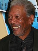 Morgan Freeman vient à l’aide de Tommy Lee Jones