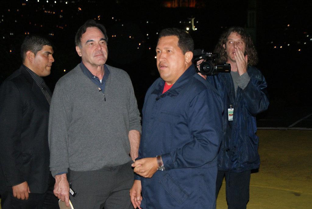 Oliver Stone invite la politique et Hugo Chavez à Venise
