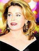 Soutien à Sakineh : Catherine Deneuve dément avoir critiqué Carla Bruni