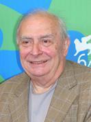 Personnalités et anonymes rendent hommage à Claude Chabrol