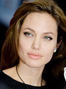 Angelina Jolie souhaiterait participer à un film en langue française