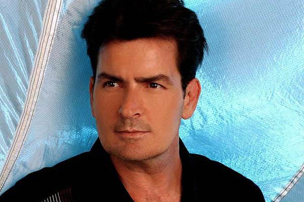 Charlie Sheen veut porter plainte contre ses producteurs