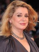 Festival de cinéma : Catherine Deneuve se dit solidaire de la Grèce