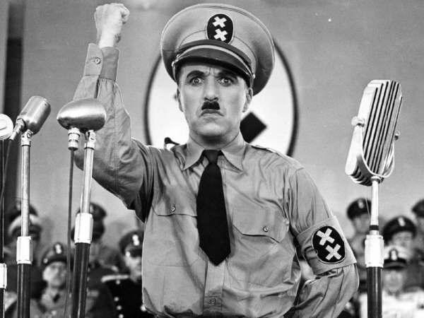Le Dictateur de Chaplin projeté à la Porte de Brandebourg