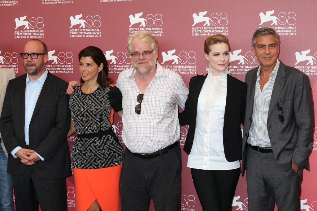 Venise 2011 : George Clooney plaisante avec les photographes (photos)