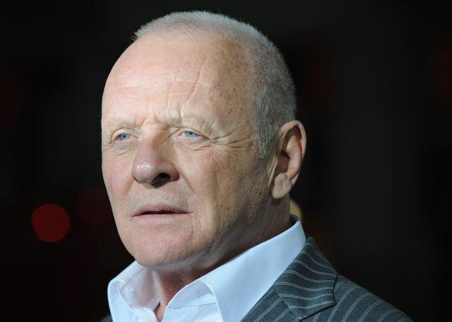 Anthony Hopkins renfile la camisole pour Red 2