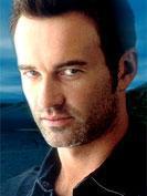 La star de Nip Tuck face à Harrison Ford dans un thriller