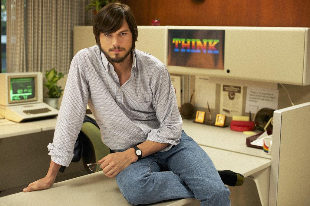 Ashton Kutcher dans la barbe de Steve Jobs (photo)