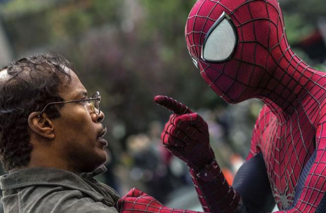 Jamie Foxx s'affiche en bleu dans les nouvelles photos de The Amazing Spider-man 2
