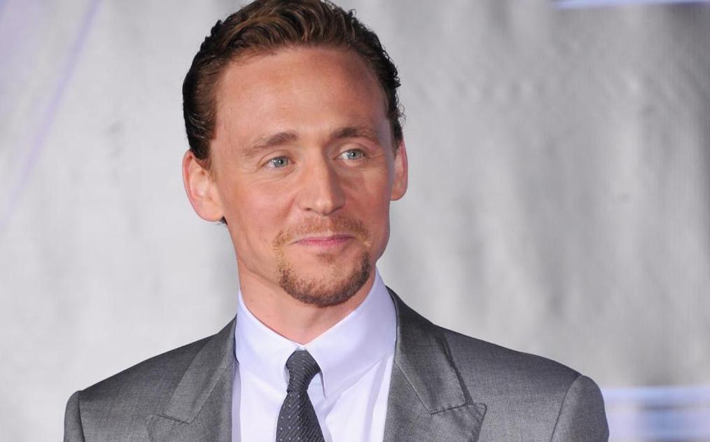 Tom Hiddleston remplace Benedict Cumberbatch chez Guillermo del Toro