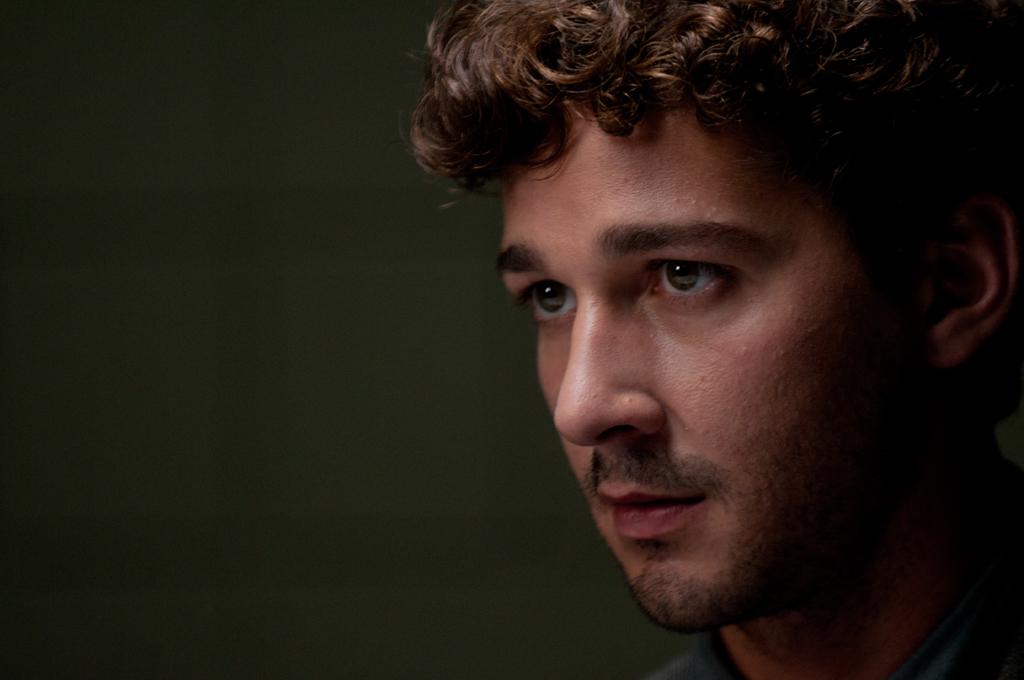 Howard Cantour.com : Shia LaBeouf s'excuse sur Twitter pour avoir plagié