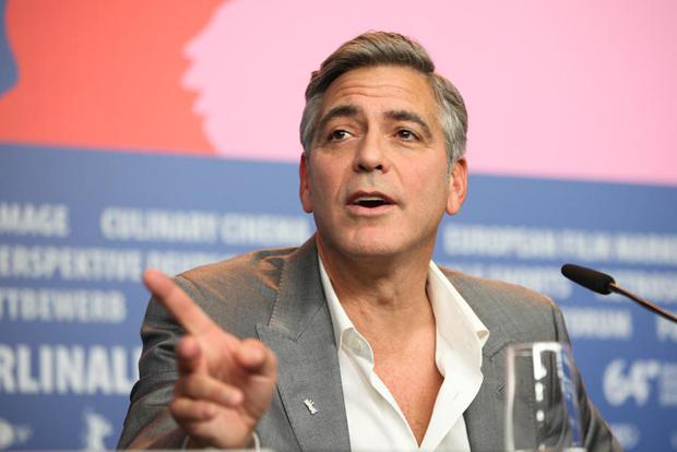 George Clooney met les mains dans le pétrole