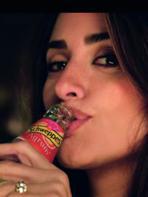Penelope Cruz so hot dans le nouveau spot publicitaire de Schweppes (VIDEO)