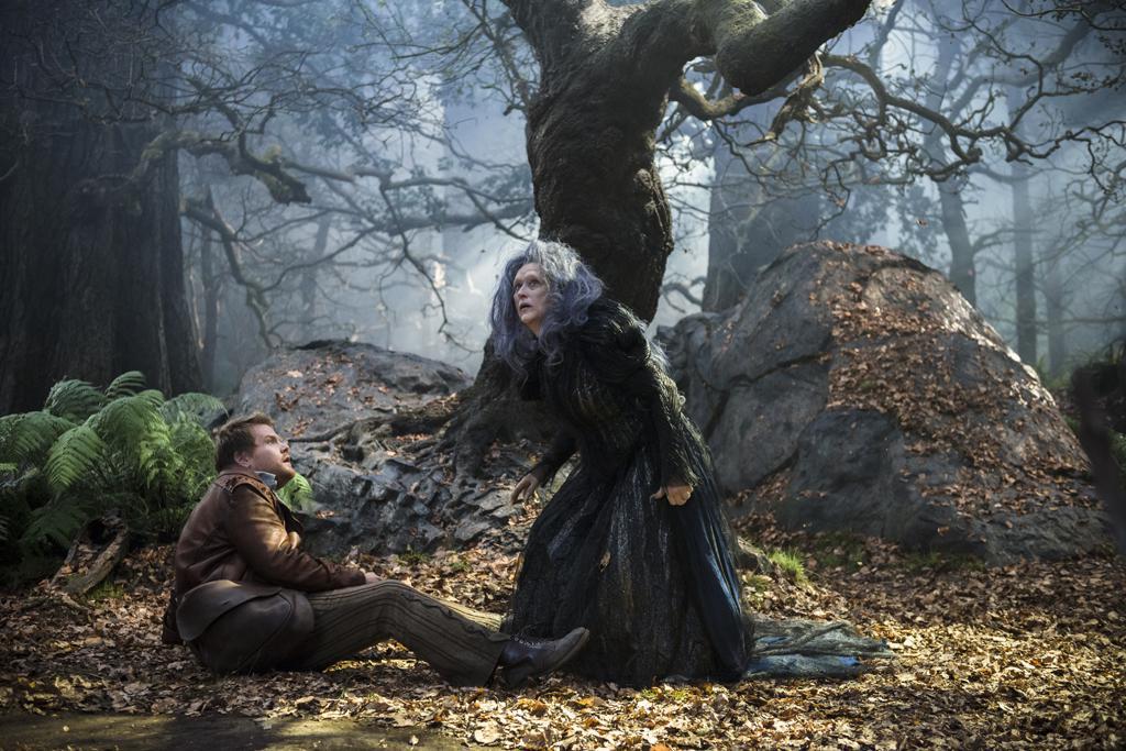 Into the woods : Meryl Streep se promène dans les bois (Photos)