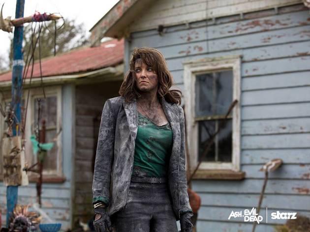 Ash VS Evil Dead : Première photo de Lucy Lawless !