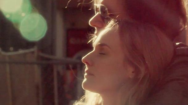 Diane Kruger illumine le nouveau clip de Rover