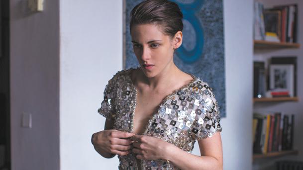 Cannes : deux extraits de Personal Shopper avec Kristen Stewart
