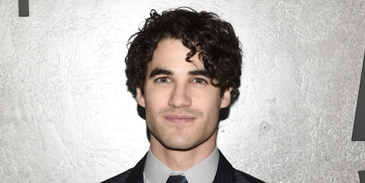 Flash/Supergirl : Le crossover musical accueille Darren Criss comme grand méchant