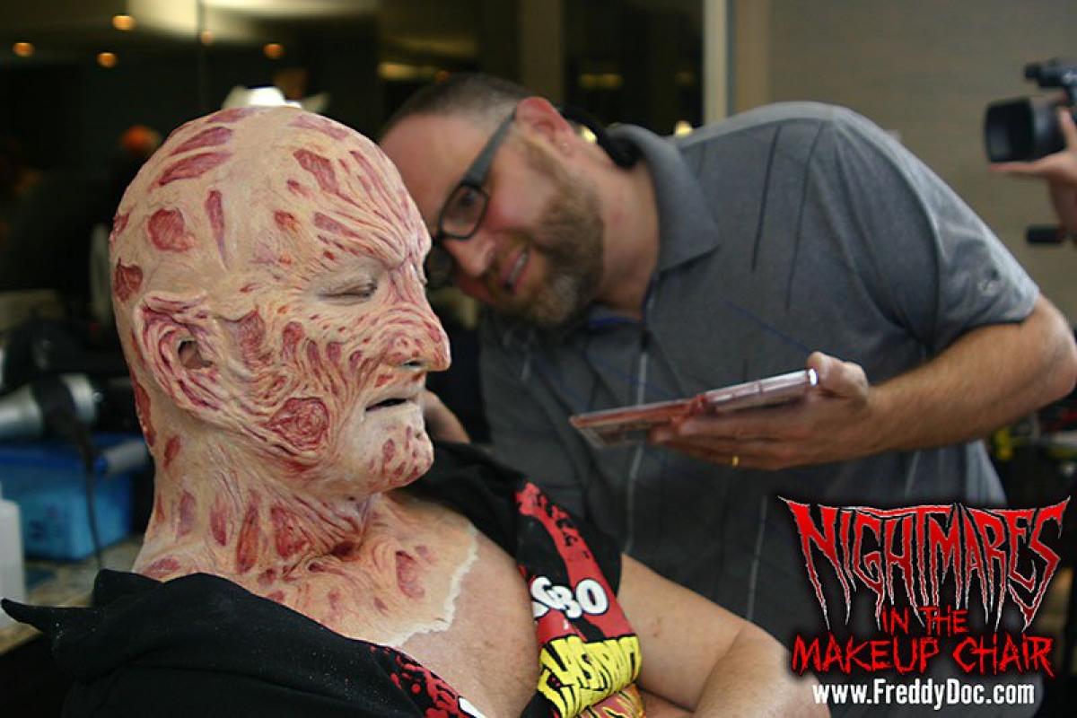 Robert Englund redevient Freddy Krueger pour les besoins d’un documentaire