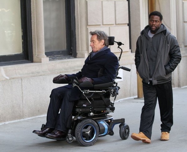 Intouchables, le remake : Les photos de Kevin Hart et Bryan Cranston en plein tournage à New York