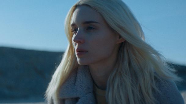 Exclu : découvrez la bande-annonce de The Discovery avec Rooney Mara et Robert Redford