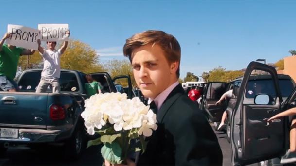 La La Land : un lycéen rejoue la scène d’intro pour inviter Emma Stone au bal
