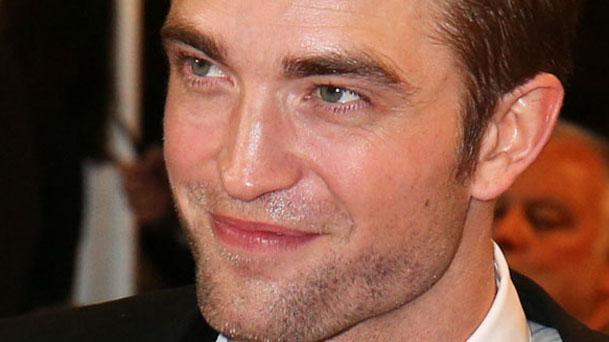 Cannes 2017 : Robert Pattinson enflamme le tapis rouge