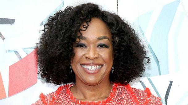 Shonda Rhimes, la créatrice de Grey's Anatomy, fait une infidélité à ABC pour Netflix