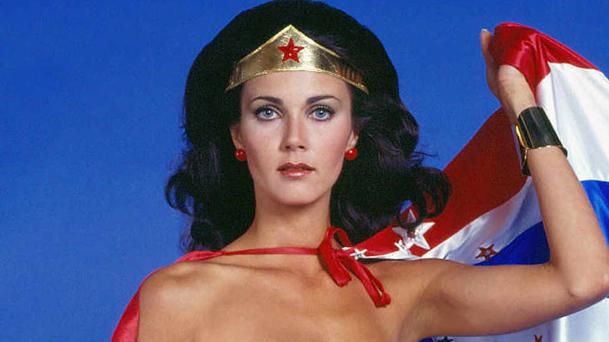 Wonder Woman : Lynda Carter répond aux attaques de James Cameron