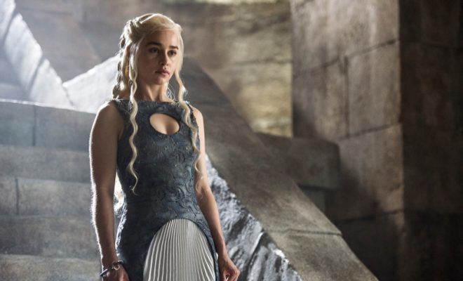 Game of Thrones : Emilia Clarke défend le sexe et la nudité de la série