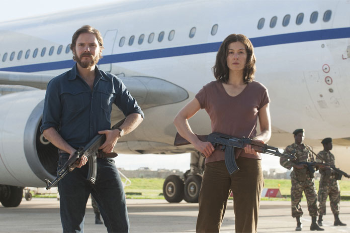 Otages à Entebbe : Rosamund Pike et Daniel Brühl détournent un avion !