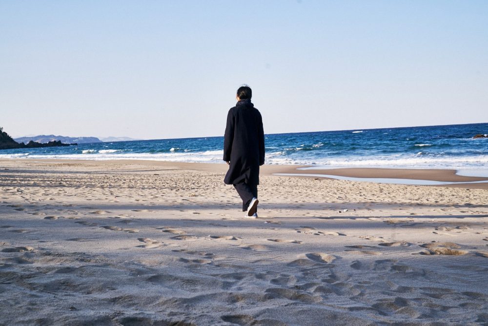 Seule sur la plage la nuit : le Hong Sang-soo le plus personnel ?