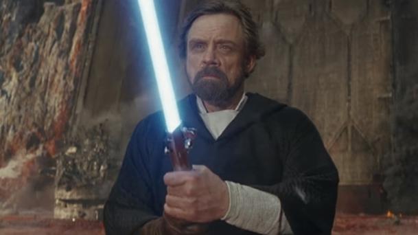 Star Wars 8 : pourquoi Luke se bat avec le sabre laser d’Anakin ?