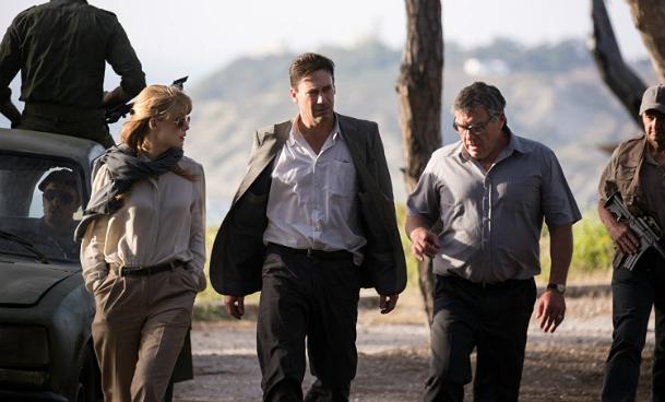 Beirut : Jon Hamm et Rosamund Pike négocient une prise d'otages dans le premier trailer