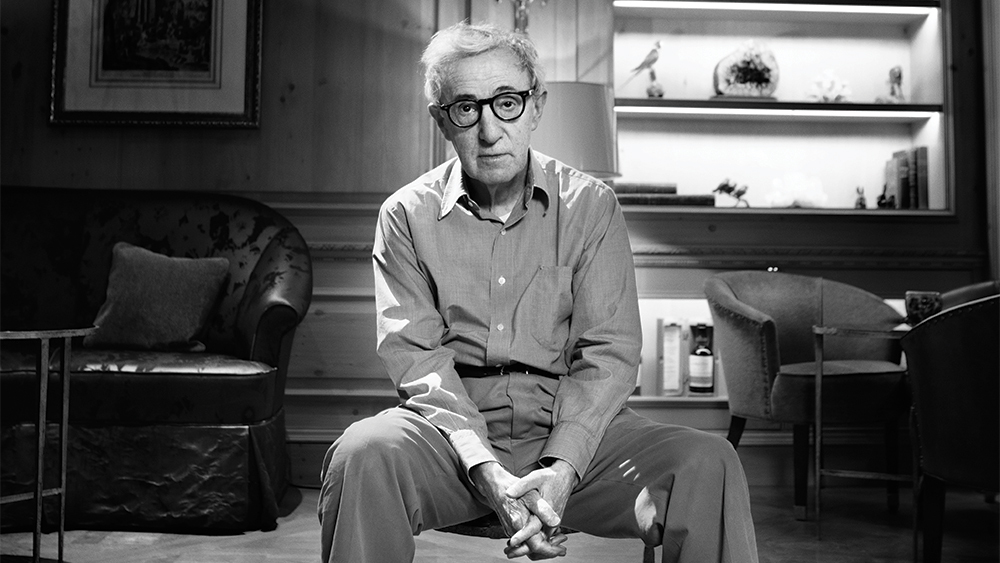 USA : annulation d'un spectacle de Woody Allen, accusé d'abus sexuels