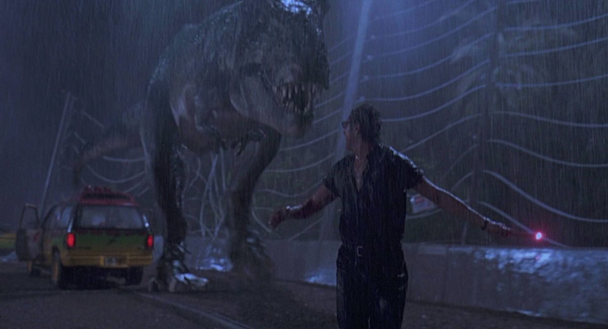 Jeff Goldblum rejoue la poursuite mythique de Jurassic Park pour Jeep