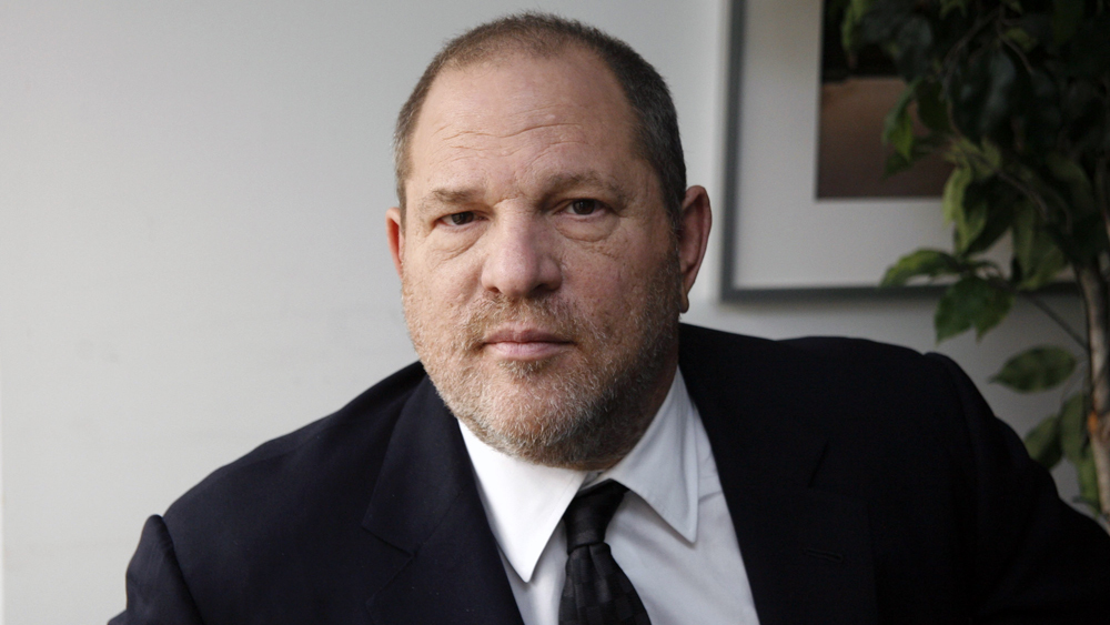 Six mois après, la pression monte pour inculper Harvey Weinstein