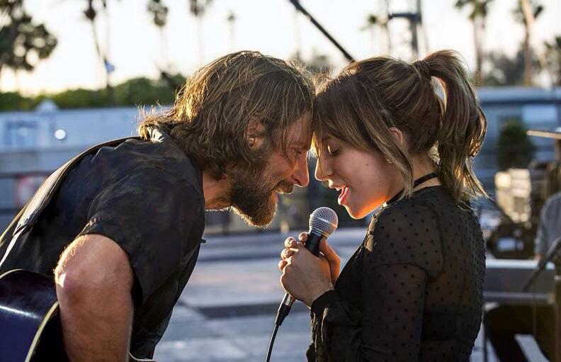 A Star is Born : Bradley Cooper et Lady Gaga dans une romance musicale