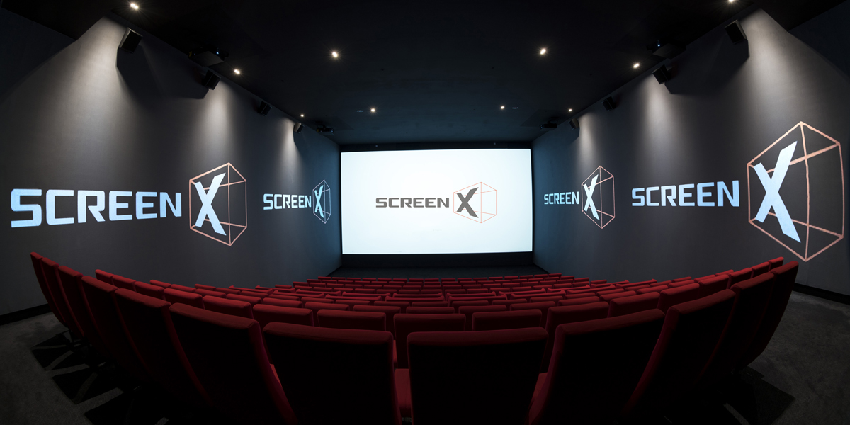On a testé la première salle ScreenX de France