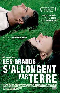 Les grands s'allongent par terre