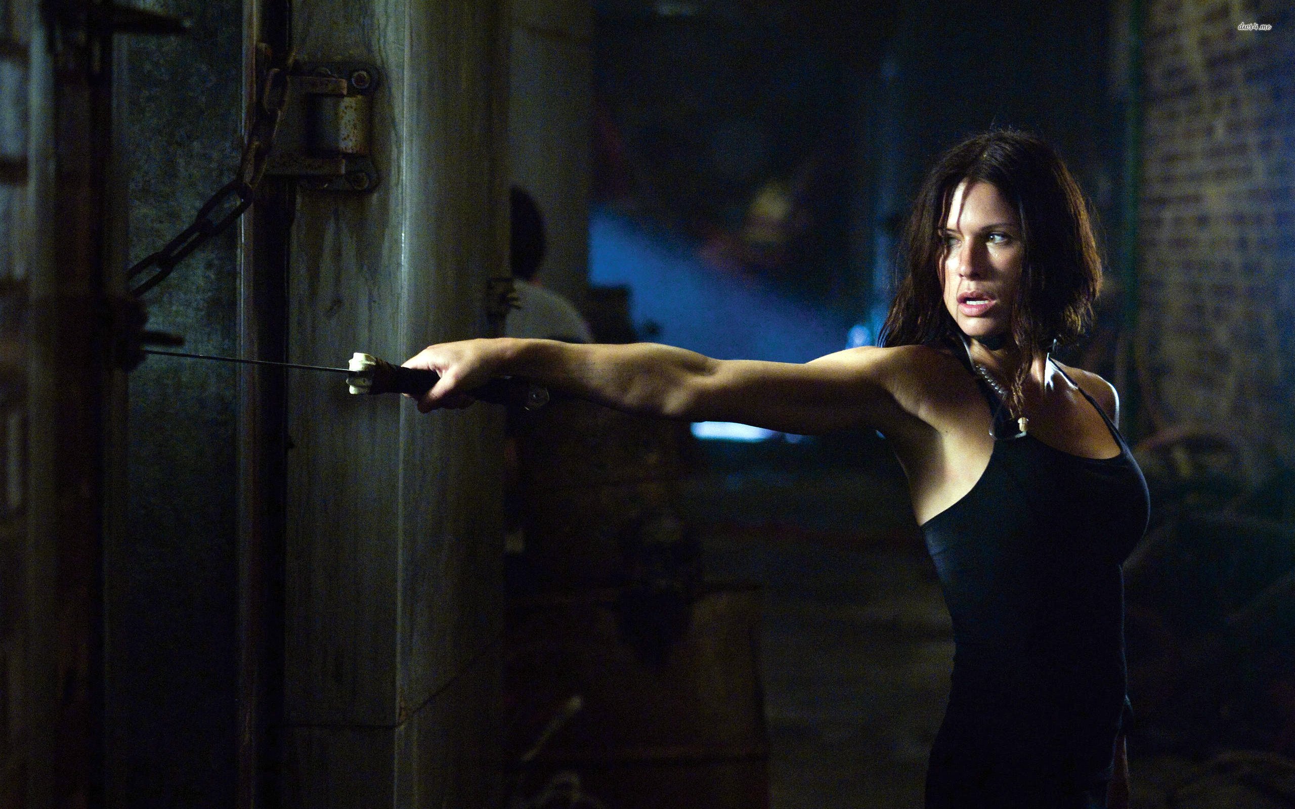 Supergirl : Rhona Mitra sera la méchante de la saison 4