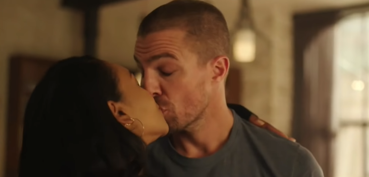 Arrowverse : Oliver et Iris très proches dans le teaser d'Elseworlds