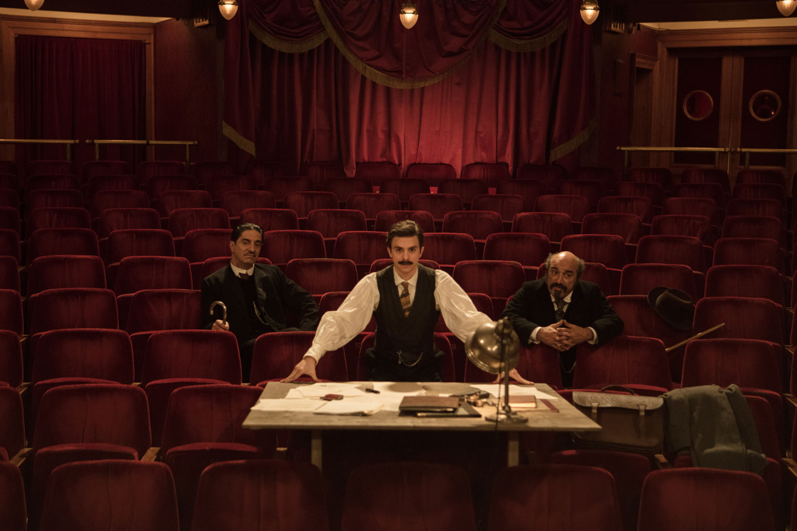 Edmond : des planches au grand écran, le succès d'Alexis Michalik