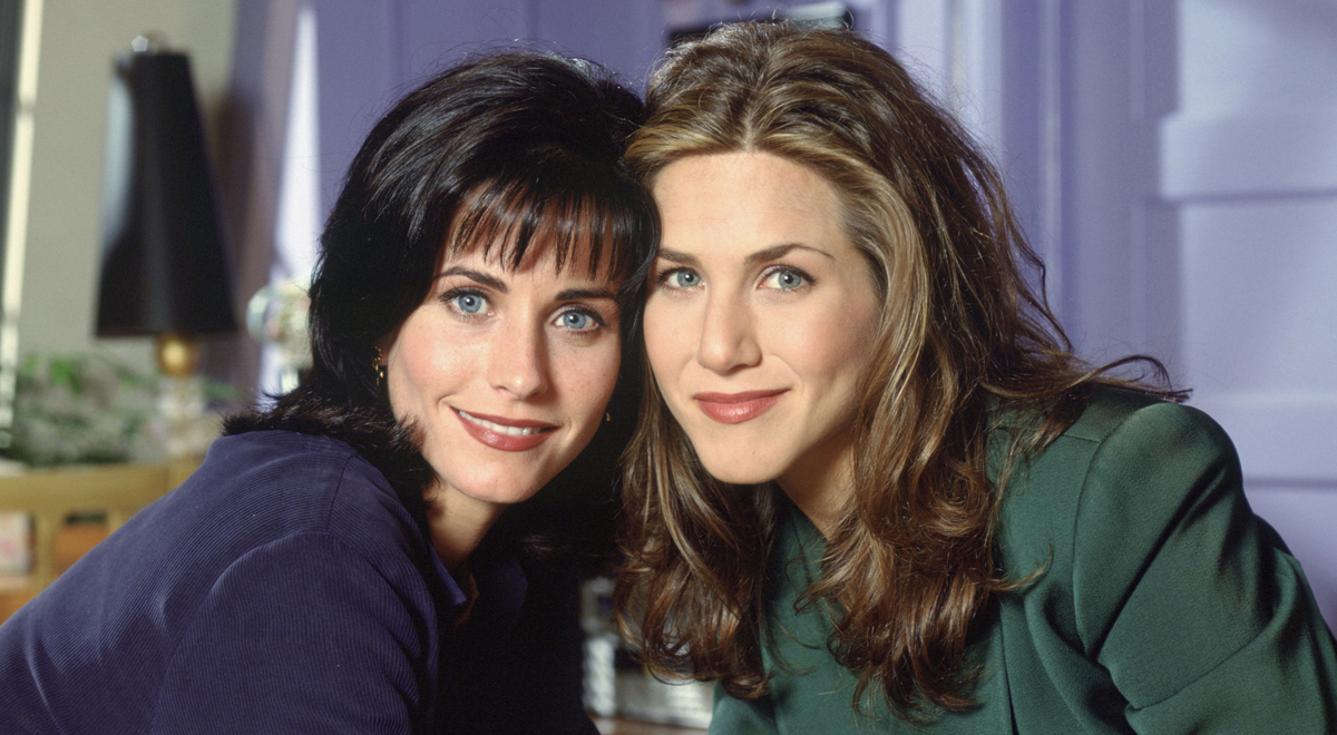 Instagram : Courteney Cox Rejoue Une Scène Culte De Friends - CinéSérie