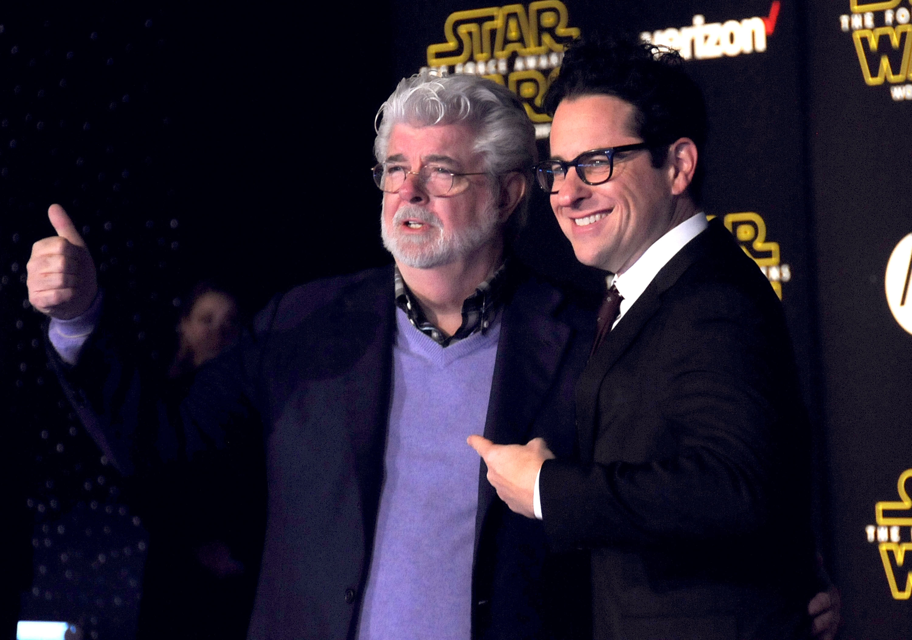 Star Wars 9 : J.J. Abrams a discuté avec George Lucas avant d’écrire le scénario