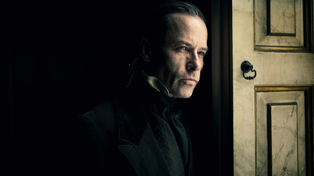 Guy Pearce sera Scrooge dans A Christmas Carol de Steven Knight