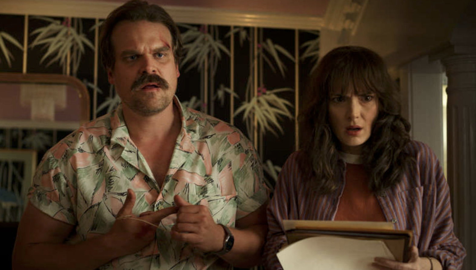Stranger Things : un fan imagine le générique hilarant d'un spin-off sur Hopper