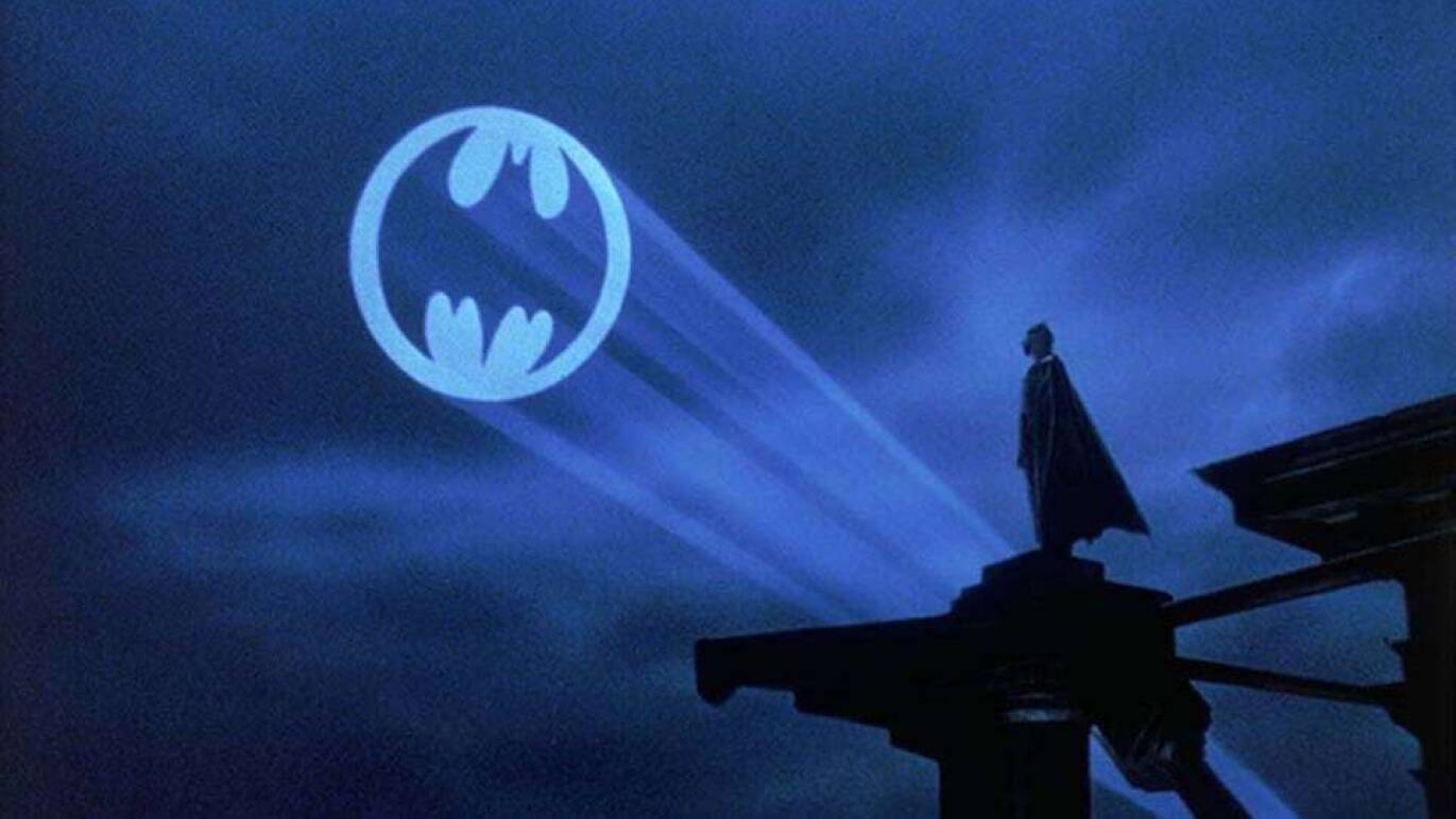 Batman : le Bat-Signal projeté à Paris et dans des villes du monde entier