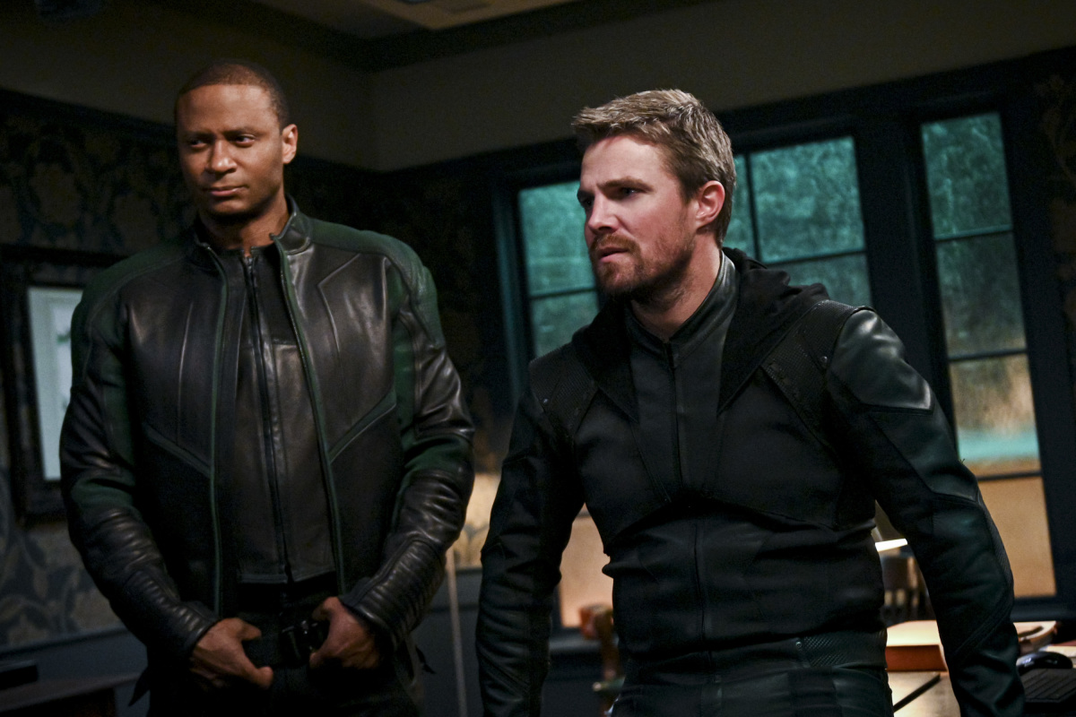 Arrow saison 8 : tension, deuil et conséquences dans l'épisode 2