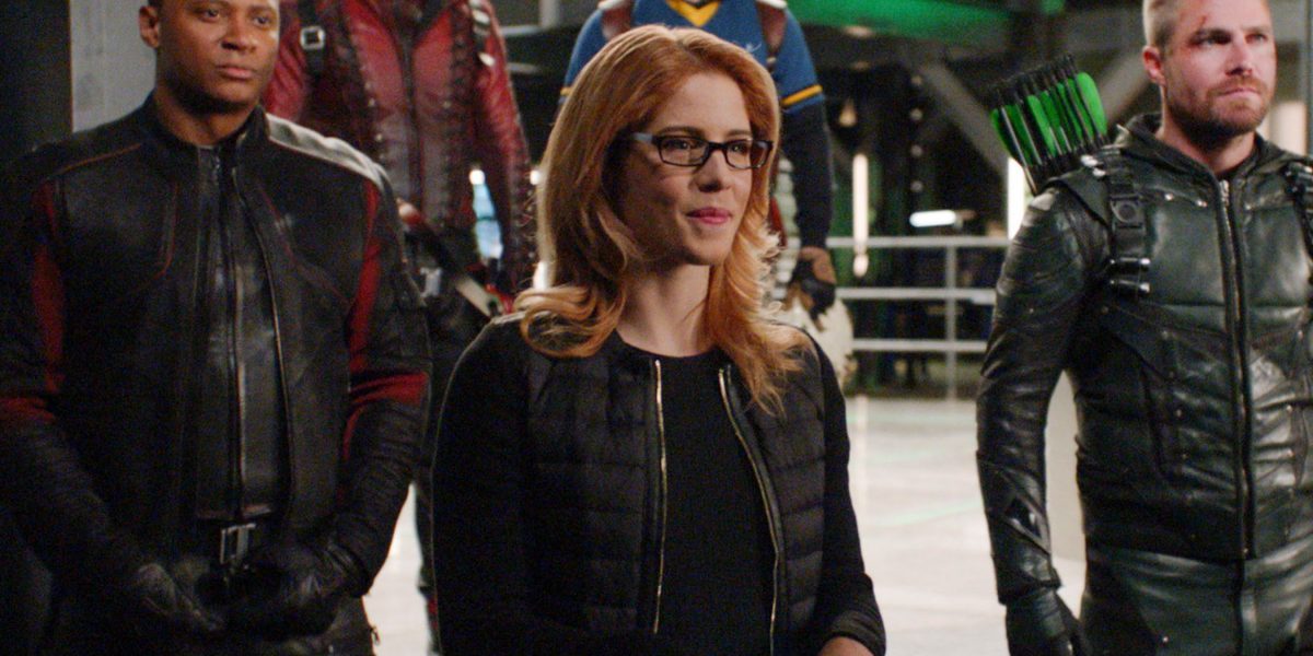 Arrowverse : Crisis on Infinite Earths expliquera l'absence de Felicity